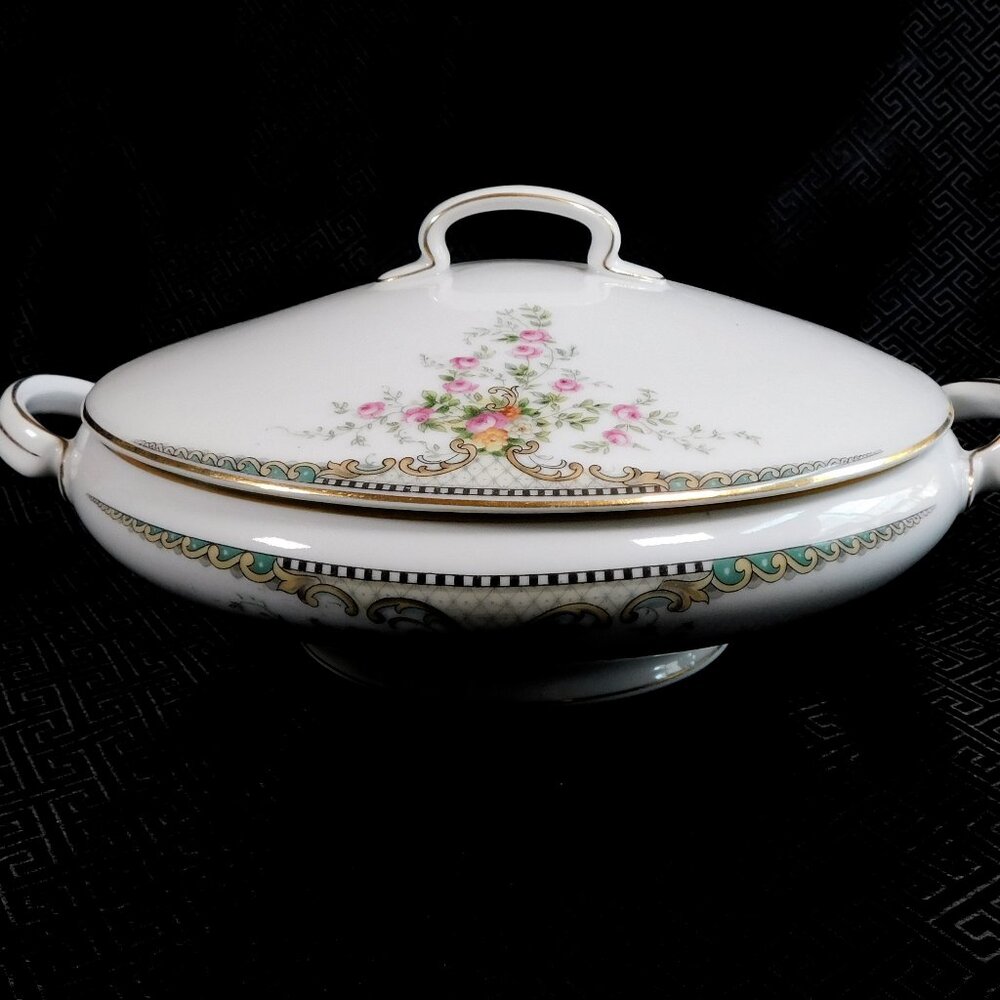 Hutschenreuther Covered Round Vegetable Bowl # 23923
